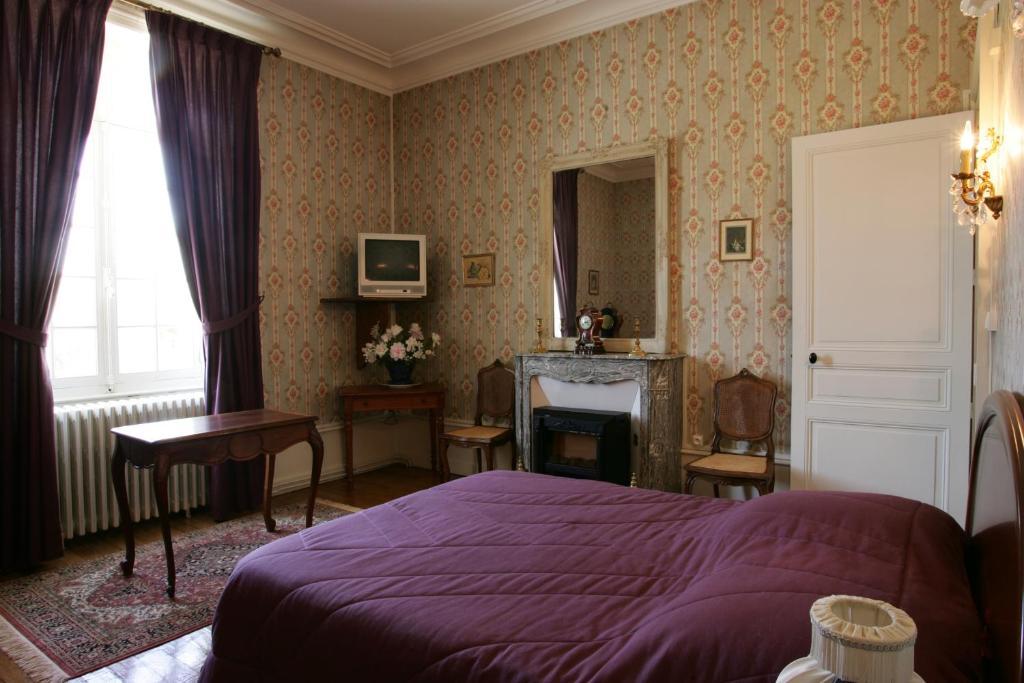 Chateau De Montbraye Parigné-lʼÉvêque 객실 사진